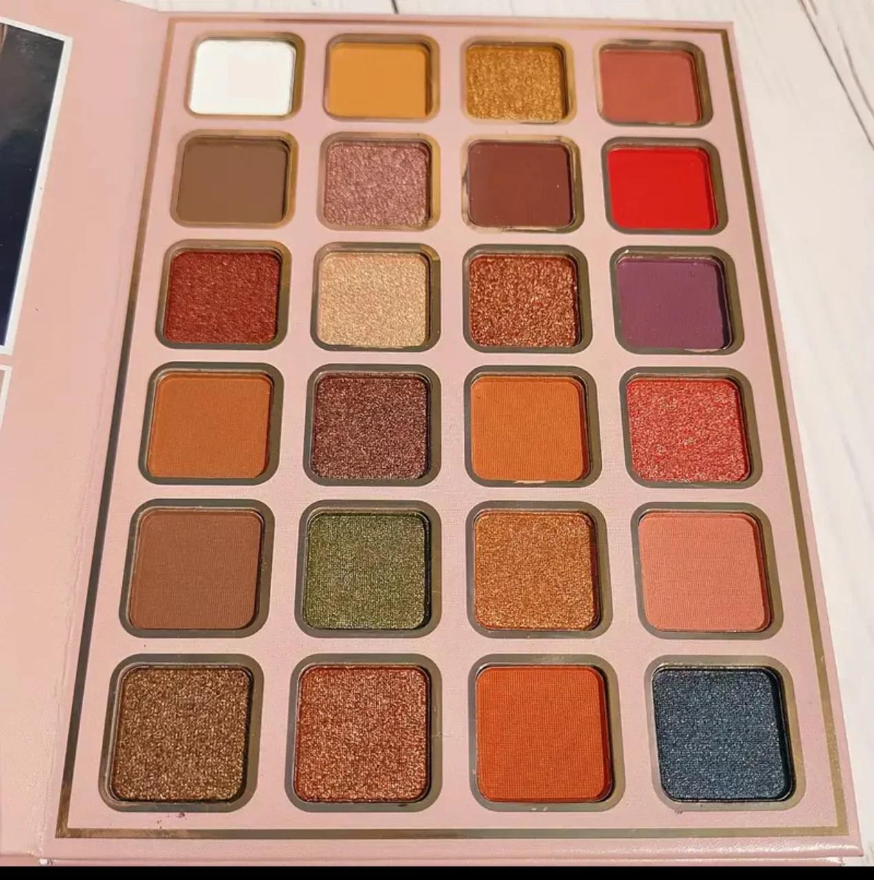 IGOODCO Fashion 5-in-1 Makeup Book Palette